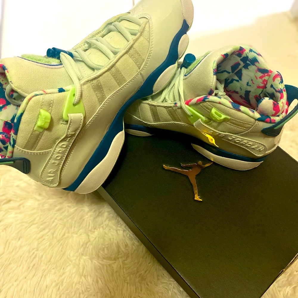 Brand new!! Exclusive Jordan 6 rings size 6(GS)